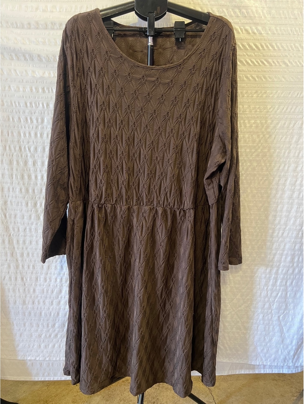 BloomChic Plus Size 28 Brown Textured Long Sleeve Midi Dress